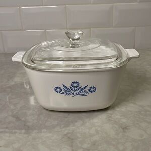 Corning ware 1 3/4 qt Cornflower Casserole Dish: P 1 3/4 B with Pyrex with lid